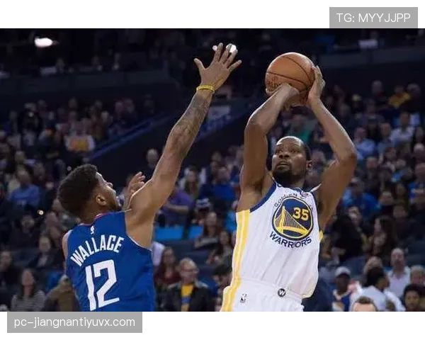 哈利伯顿靠挡拆组织制造错位，较上季提高队友三分效率