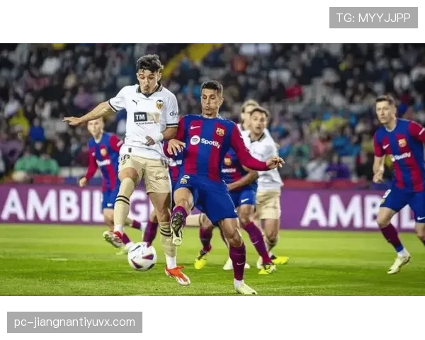 巴萨中场失控问题加剧，节奏混乱已对赛季走势形成制约