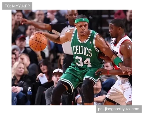 皮尔斯无球跑动制造错位，关键回合主导进攻