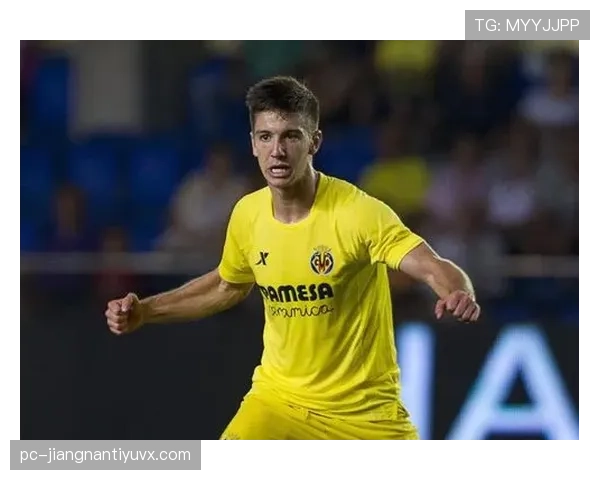 反击体系中范佩西与伊布锋线触球分散的原因与影响